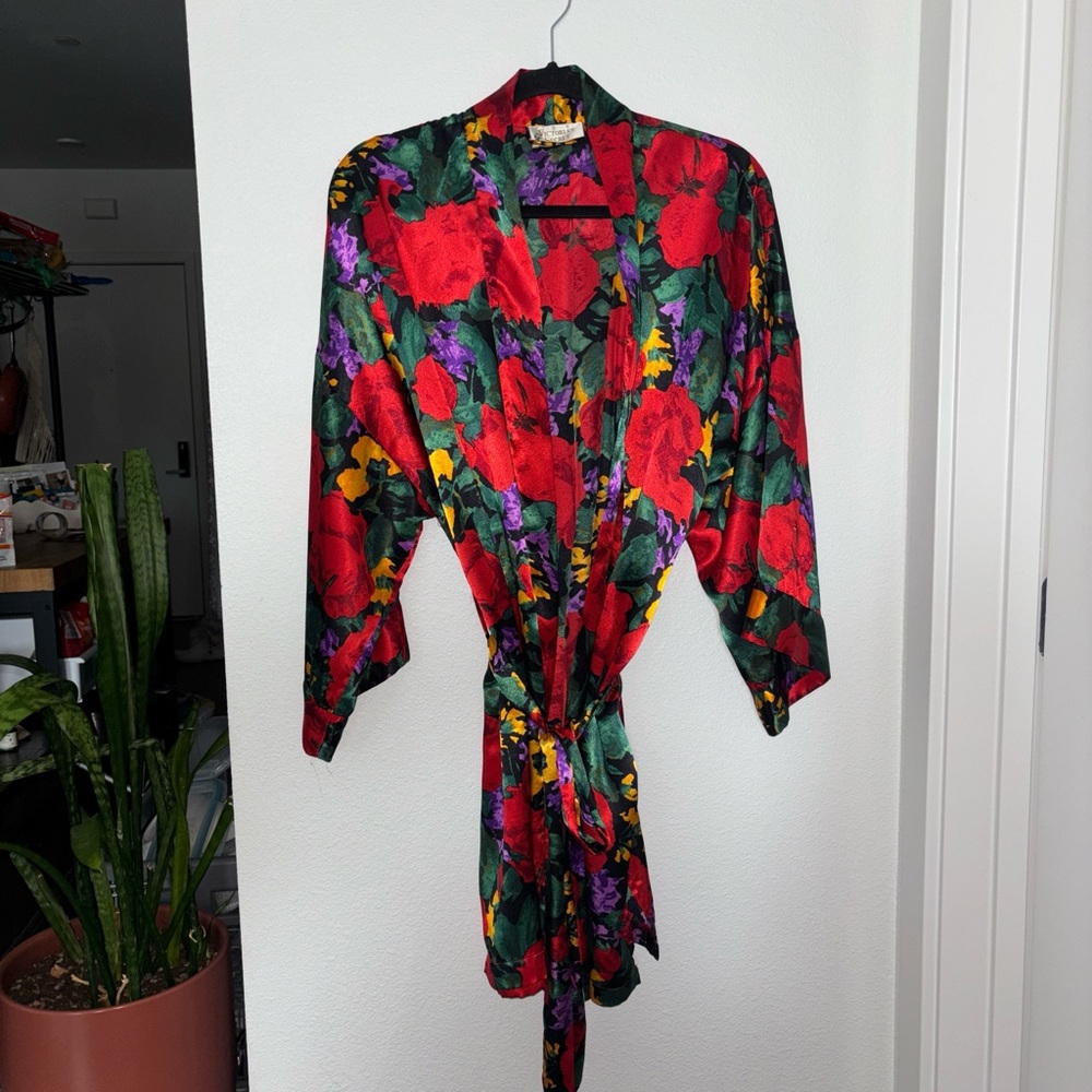 Victorias Secret Vintage Gold Label Size L Red Gold Floral Robe with tie